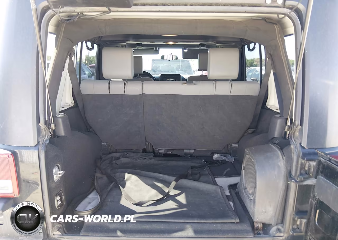 2008 Jeep Wrangler Unlimited Rubicon VIN:1J4GA69168L545697 - 17