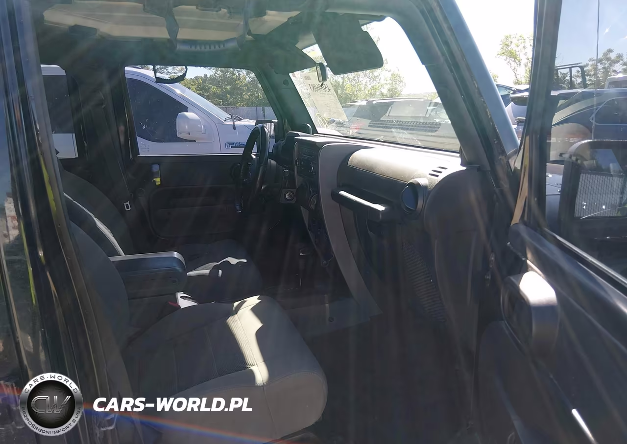 2008 Jeep Wrangler Unlimited Rubicon VIN:1J4GA69168L545697 - 5