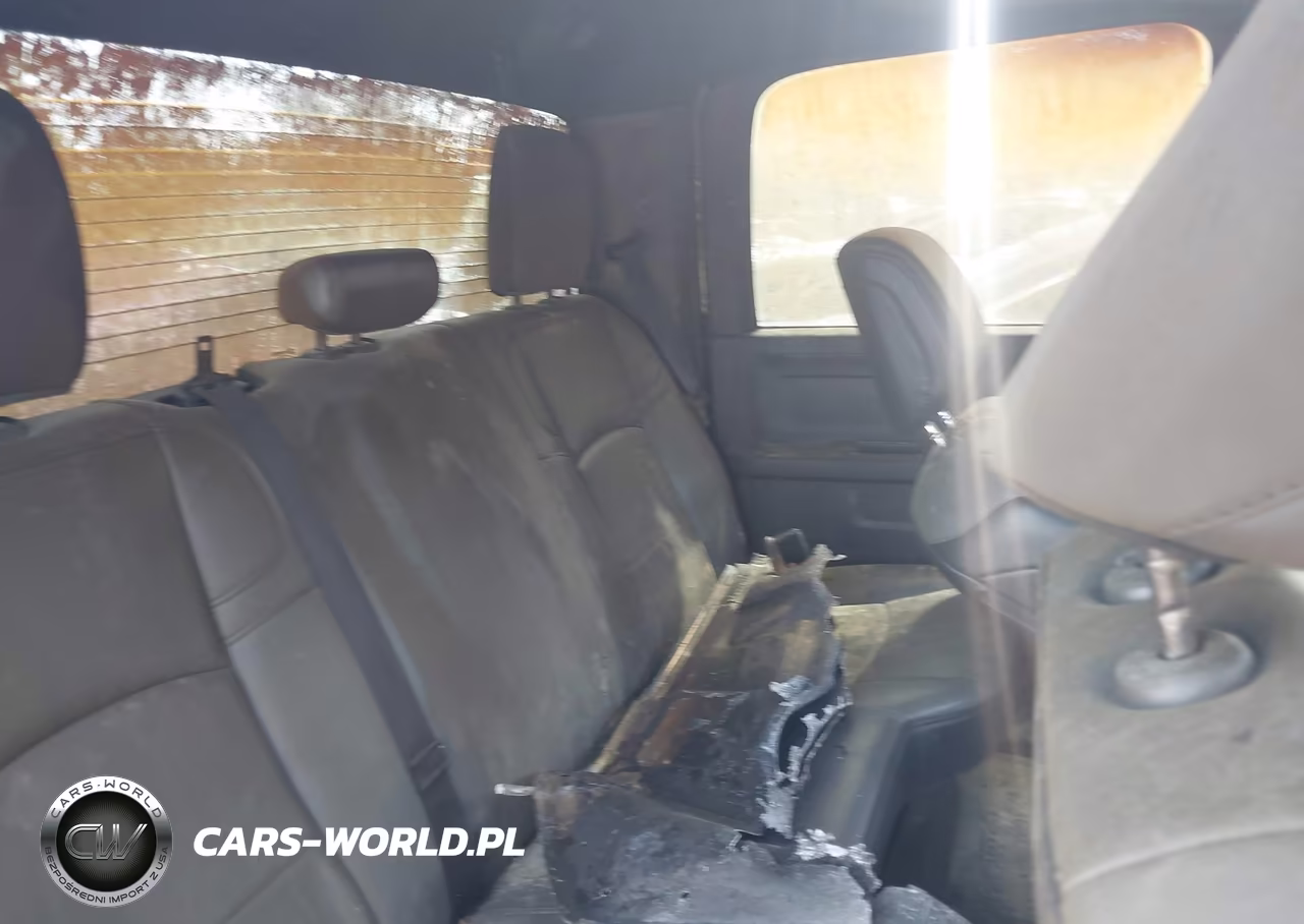 2023 Ram 3500 Tradesman 4X4 6'4 Box VIN:3C63R3CL1PG546314 - 7