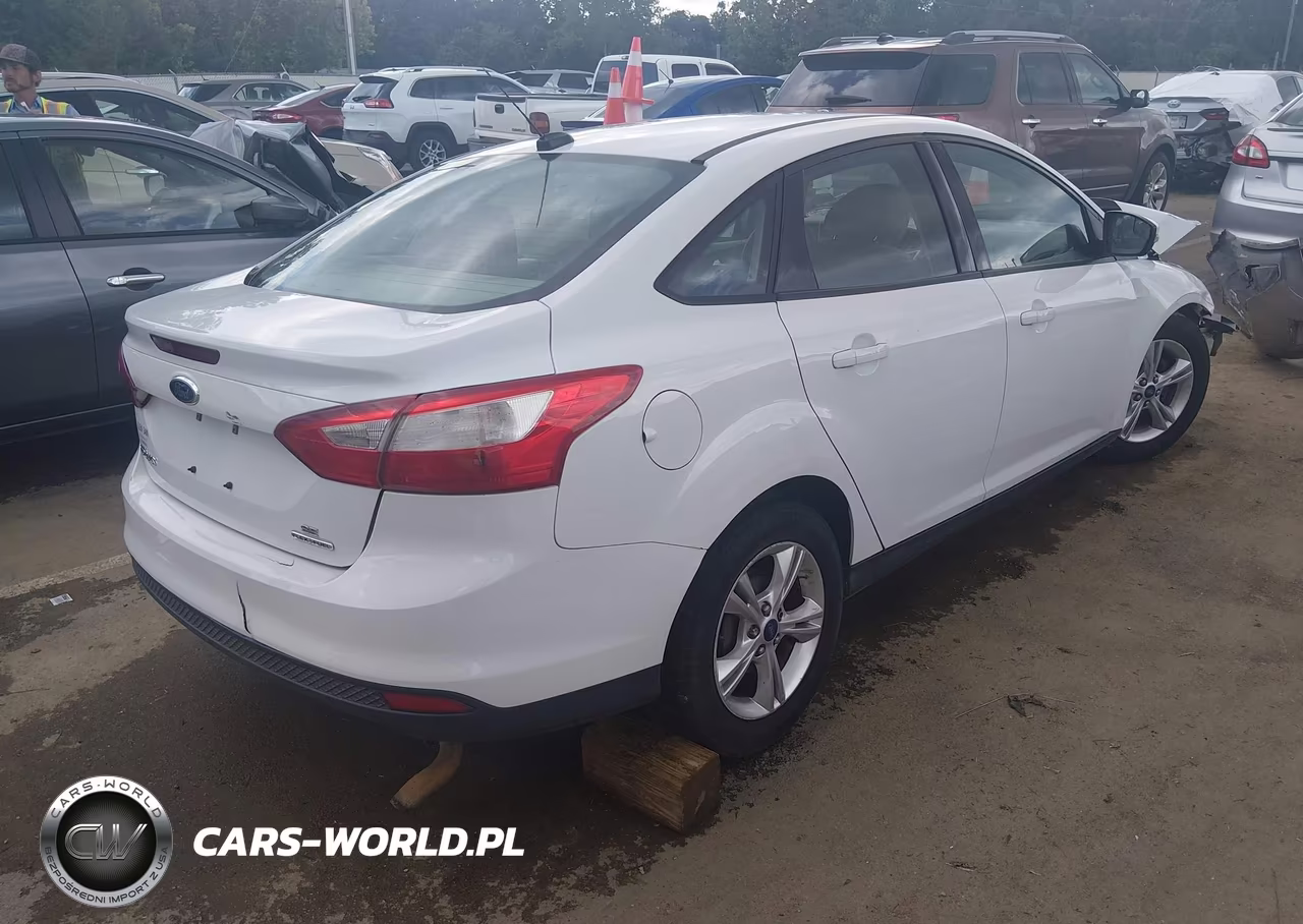 2014 Ford Focus Se VIN:1FADP3F26EL145322 - 4