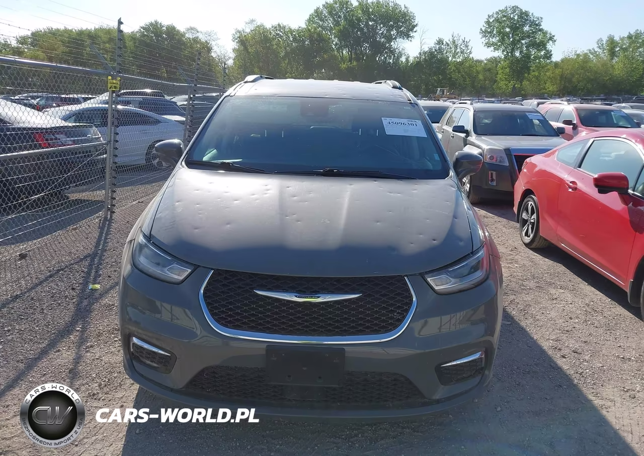 2022 Chrysler Pacifica Touring L VIN:2C4RC1BG3NR128129 - 12