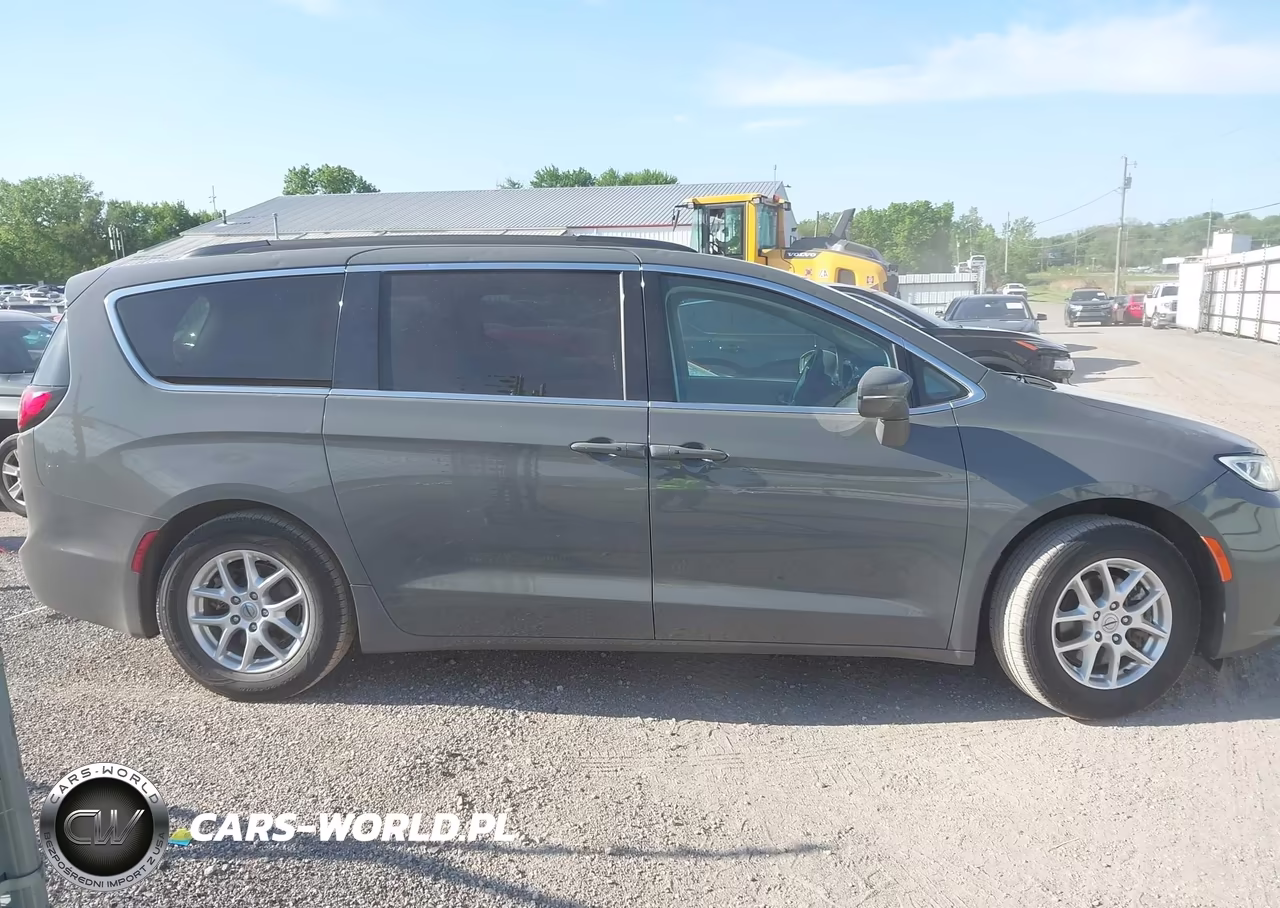 2022 Chrysler Pacifica Touring L VIN:2C4RC1BG3NR128129 - 13