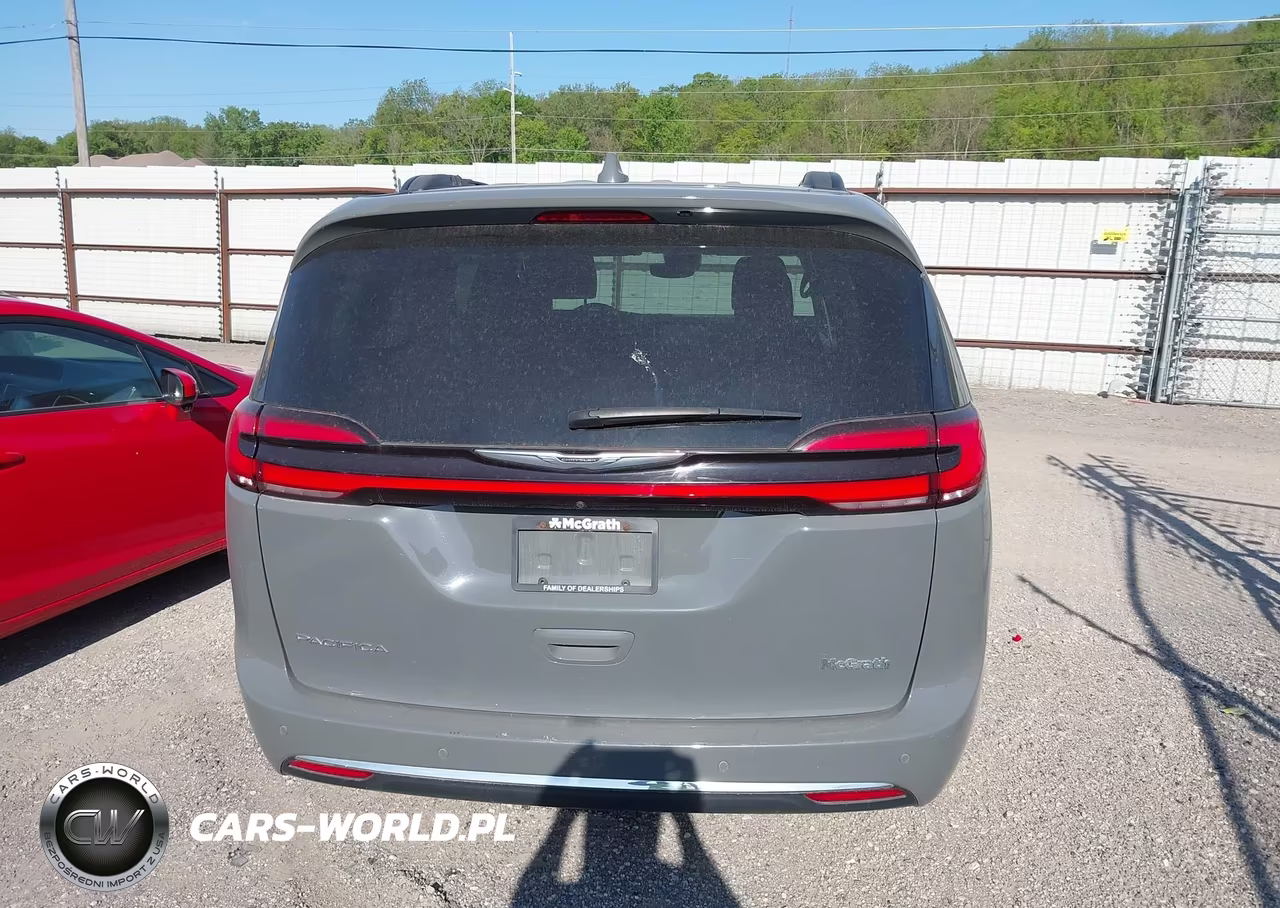 2022 Chrysler Pacifica Touring L VIN:2C4RC1BG3NR128129 - 16