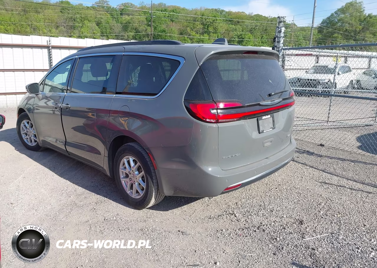 2022 Chrysler Pacifica Touring L VIN:2C4RC1BG3NR128129 - 3