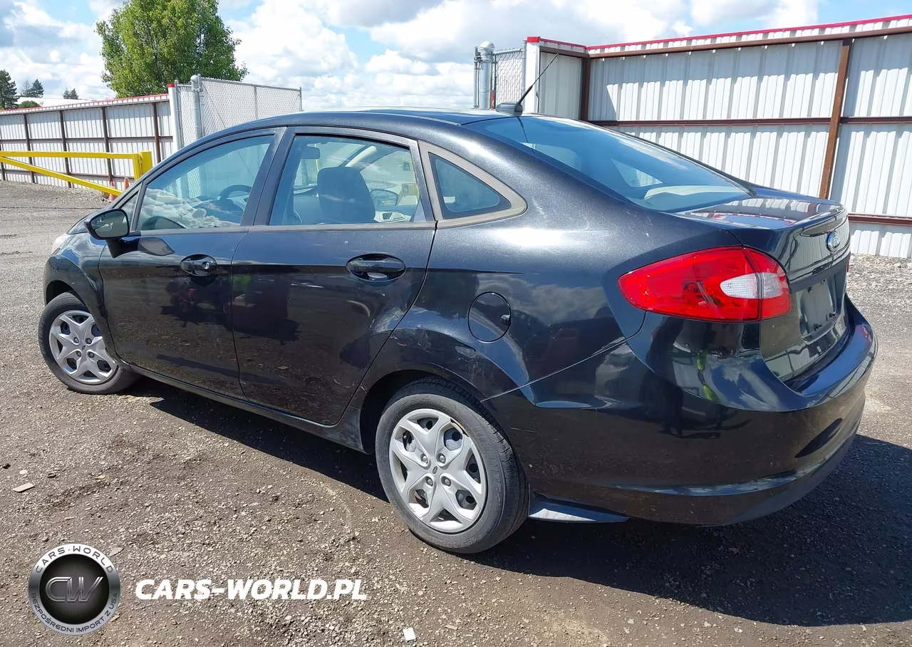 2013 Ford Fiesta S VIN:3FADP4AJ5DM136287 - 3