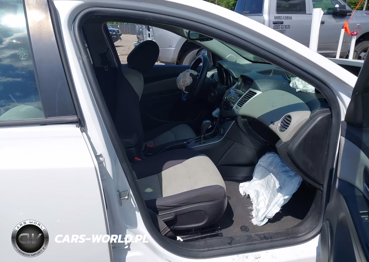 2014 Chevrolet Cruze Ls Auto VIN:1G1PA5SH1E7356556 - 5
