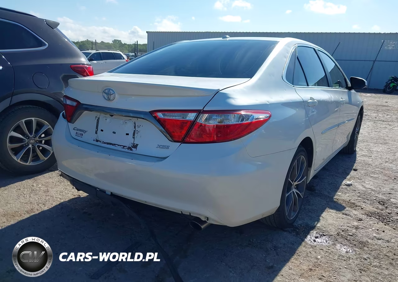 2015 Toyota Camry Xse VIN:4T1BF1FK3FU874586 - 4