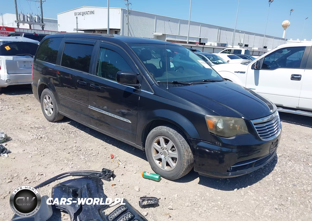 2013 Chrysler Town & Country Touring – zdjęcie 1 z 12