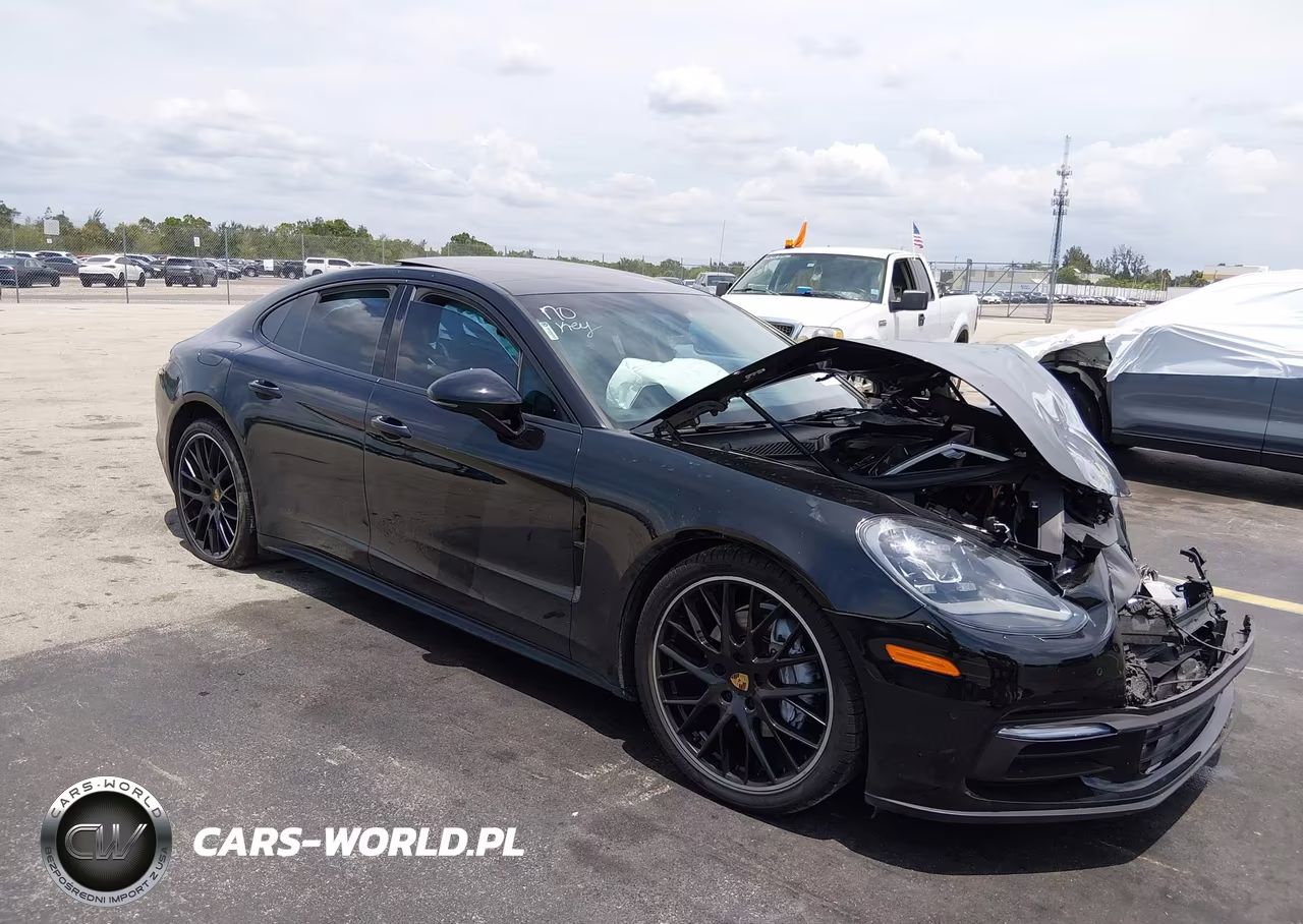 2018 Porsche Panamera 4