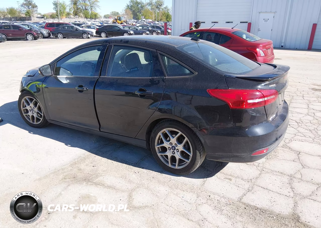 2015 Ford Focus Se VIN:1FADP3F22FL200804 - 3