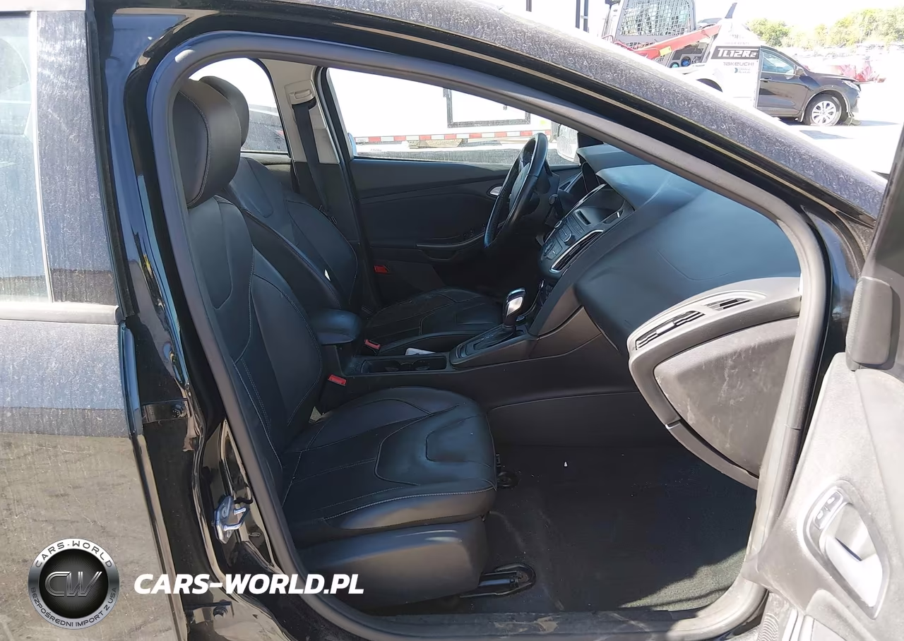 2015 Ford Focus Se VIN:1FADP3F22FL200804 - 5