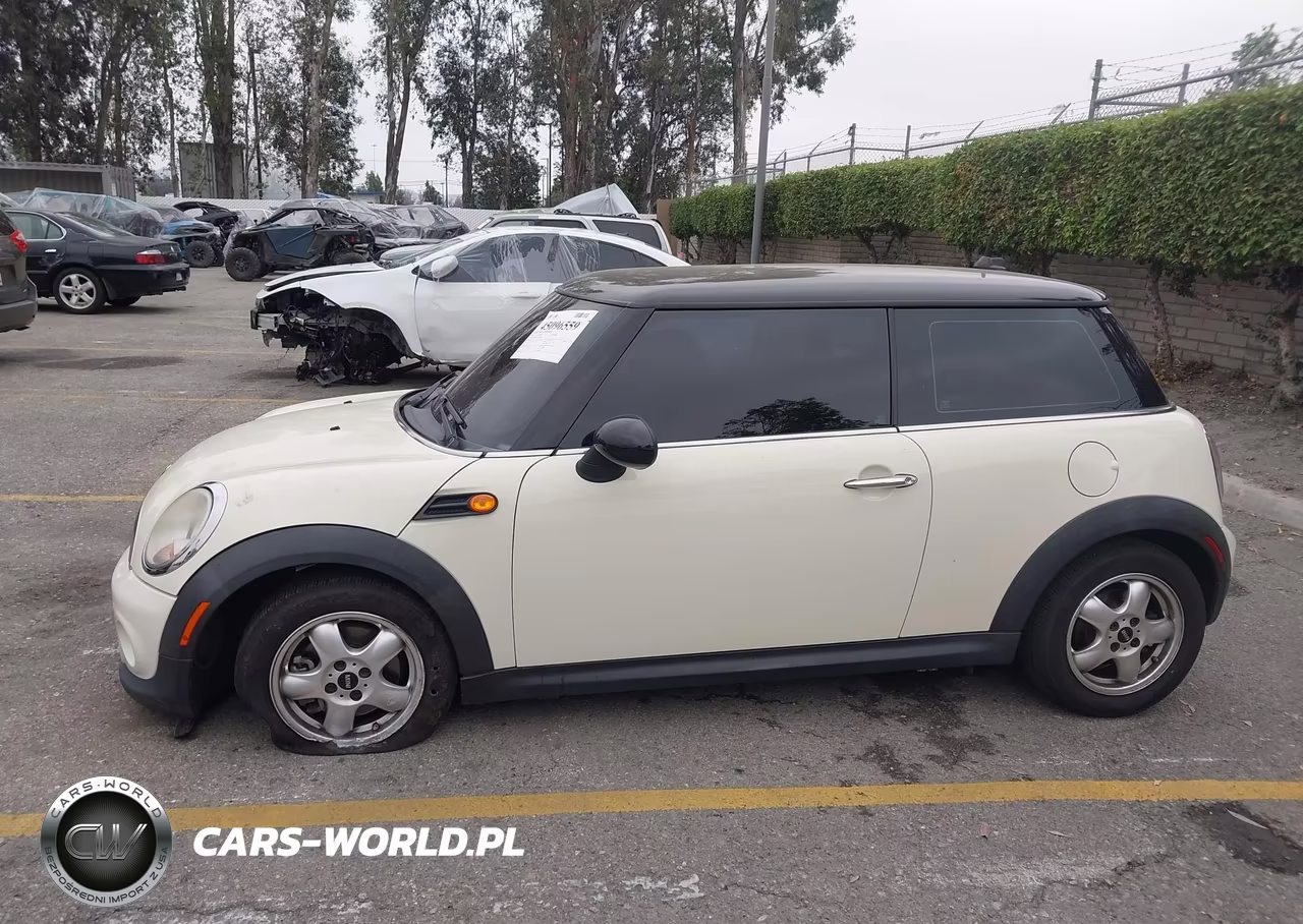 2011 Mini Cooper VIN:WMWSU3C5XBT099415 - 14
