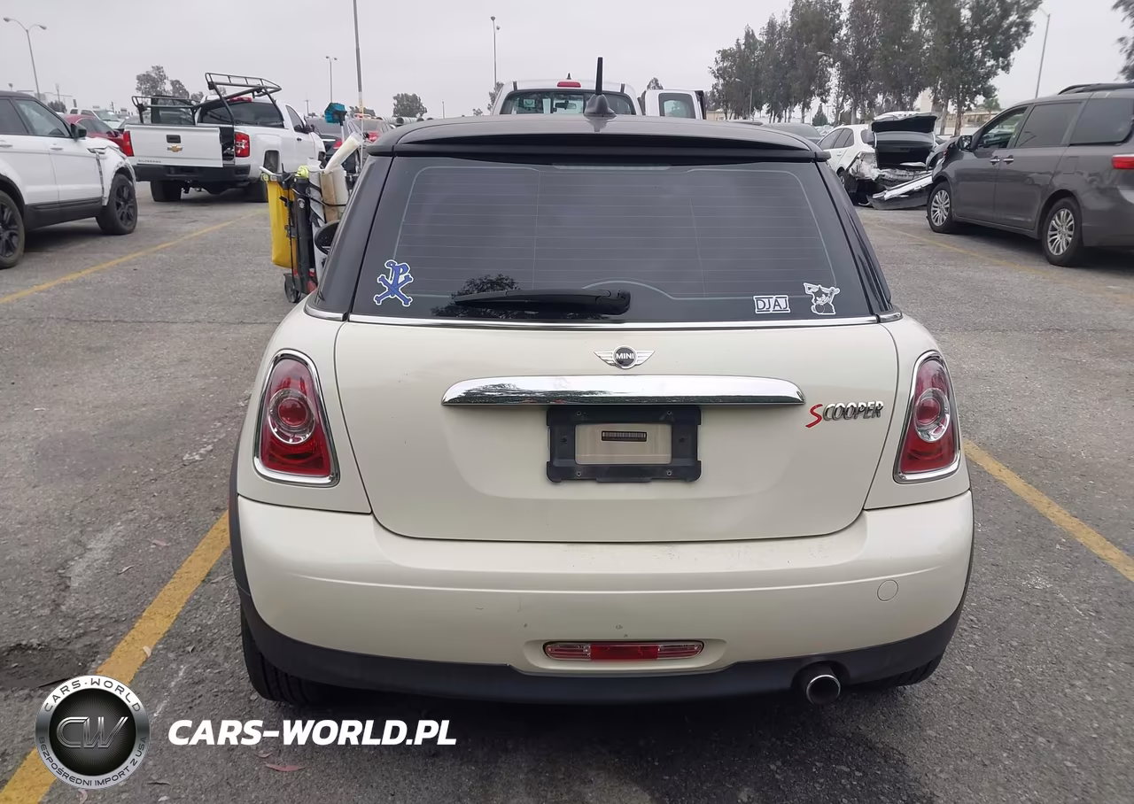 2011 Mini Cooper VIN:WMWSU3C5XBT099415 - 16