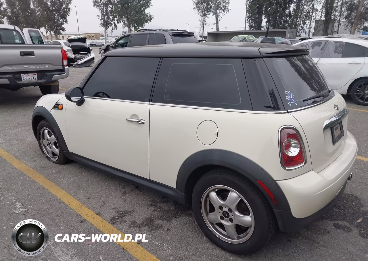 2011 Mini Cooper VIN:WMWSU3C5XBT099415 - 3