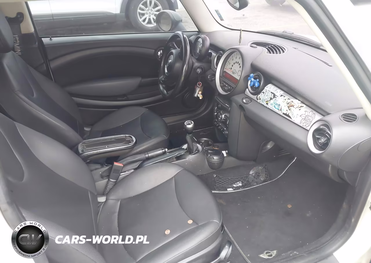 2011 Mini Cooper VIN:WMWSU3C5XBT099415 - 5