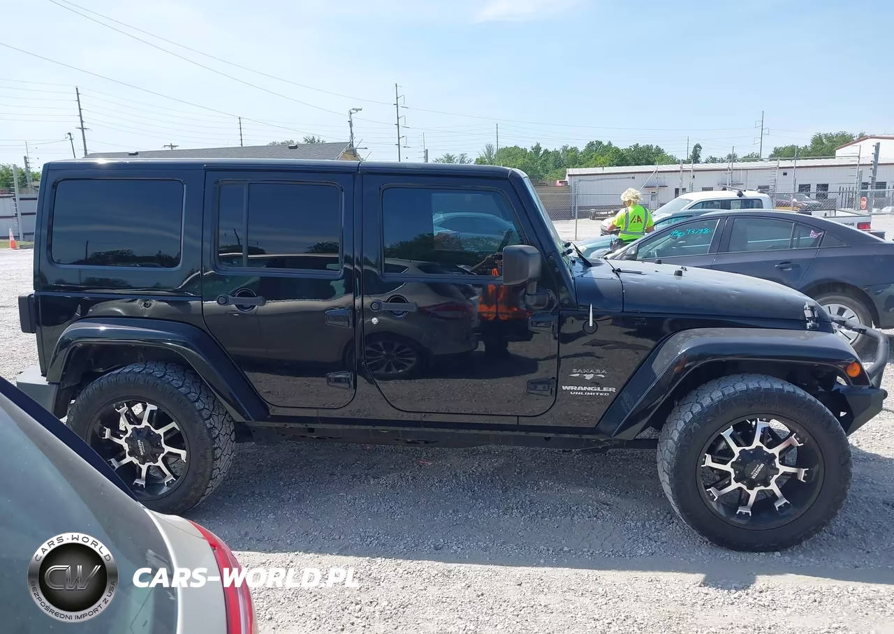 2016 Jeep Wrangler Unlimited Sahara VIN:1C4BJWEG0GL204160 - 13