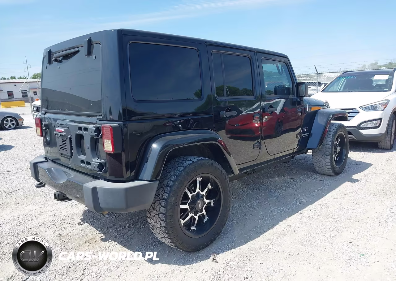 2016 Jeep Wrangler Unlimited Sahara VIN:1C4BJWEG0GL204160 - 4
