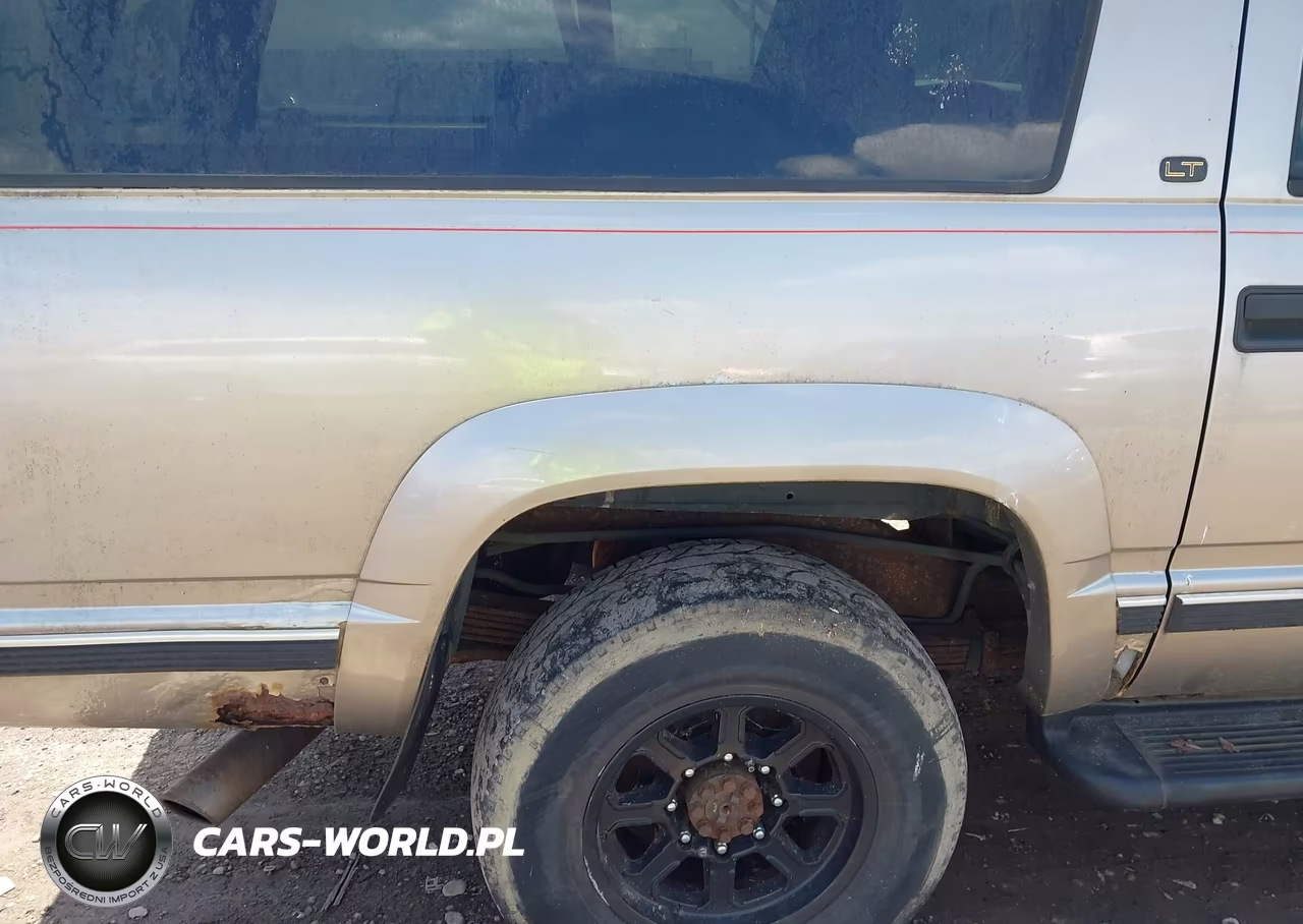 1999 Chevrolet Suburban 2500 VIN:3GNGK26J7XG202674 - 12