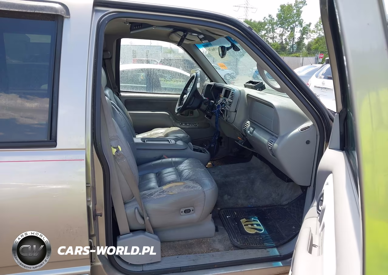 1999 Chevrolet Suburban 2500 VIN:3GNGK26J7XG202674 - 5