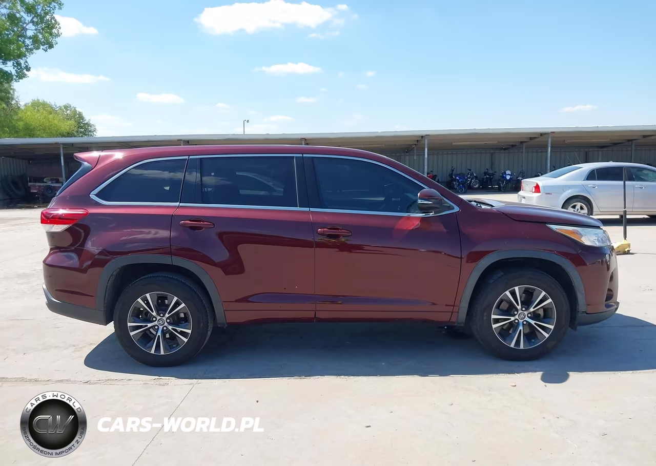 2018 Toyota Highlander Le VIN:5TDZARFH5JS035539 - 14