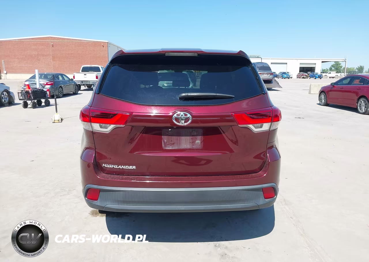 2018 Toyota Highlander Le VIN:5TDZARFH5JS035539 - 17