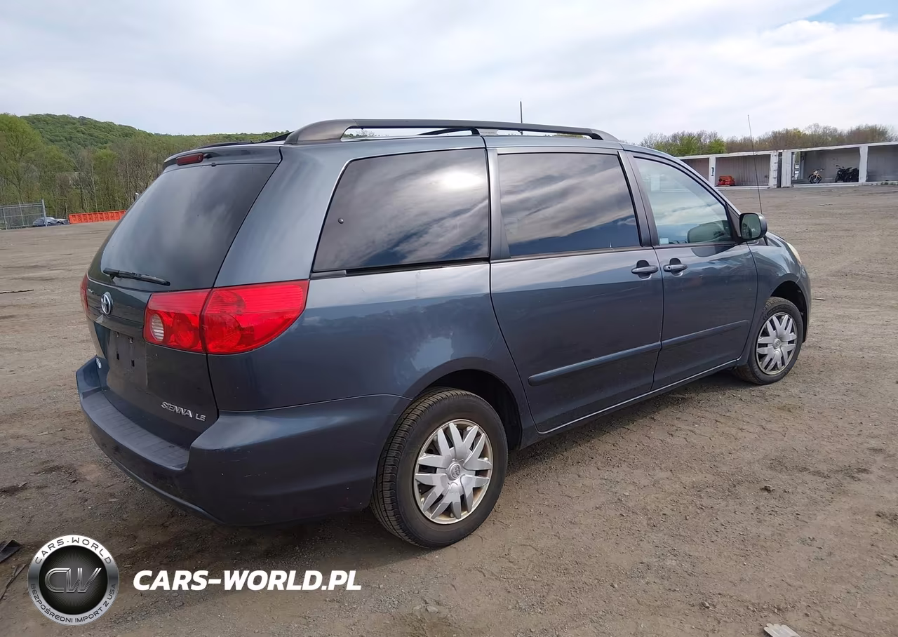 2010 Toyota Sienna Le VIN:5TDKK4CC6AS308014 - 4