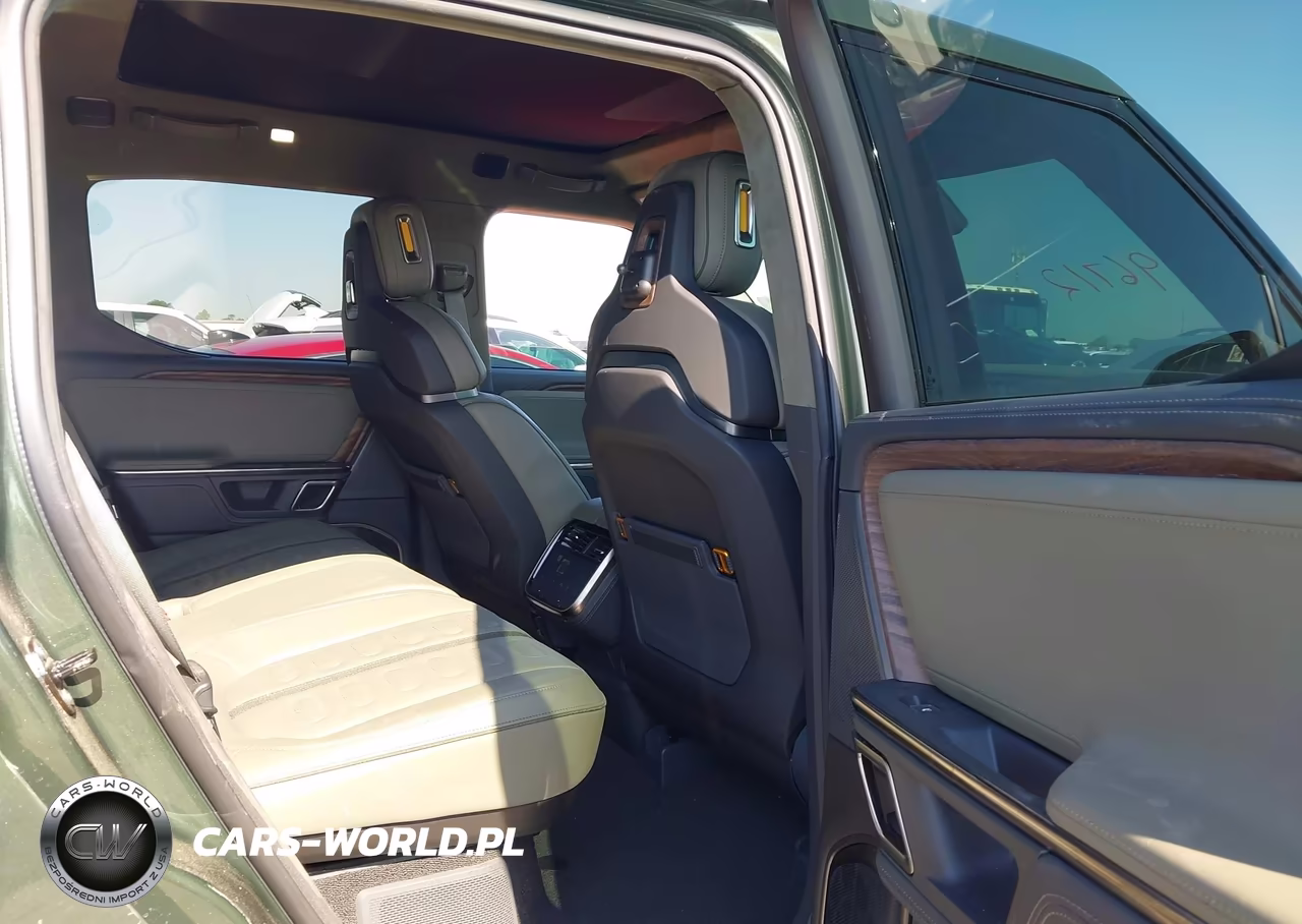 2022 Rivian R1T Launch Edition VIN:7FCTGAAL4NN004483 - 8