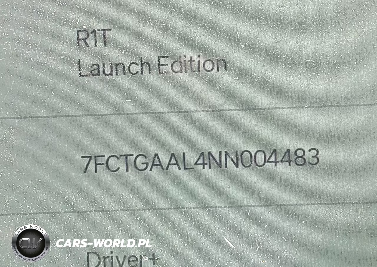 2022 Rivian R1T Launch Edition VIN:7FCTGAAL4NN004483 - 9