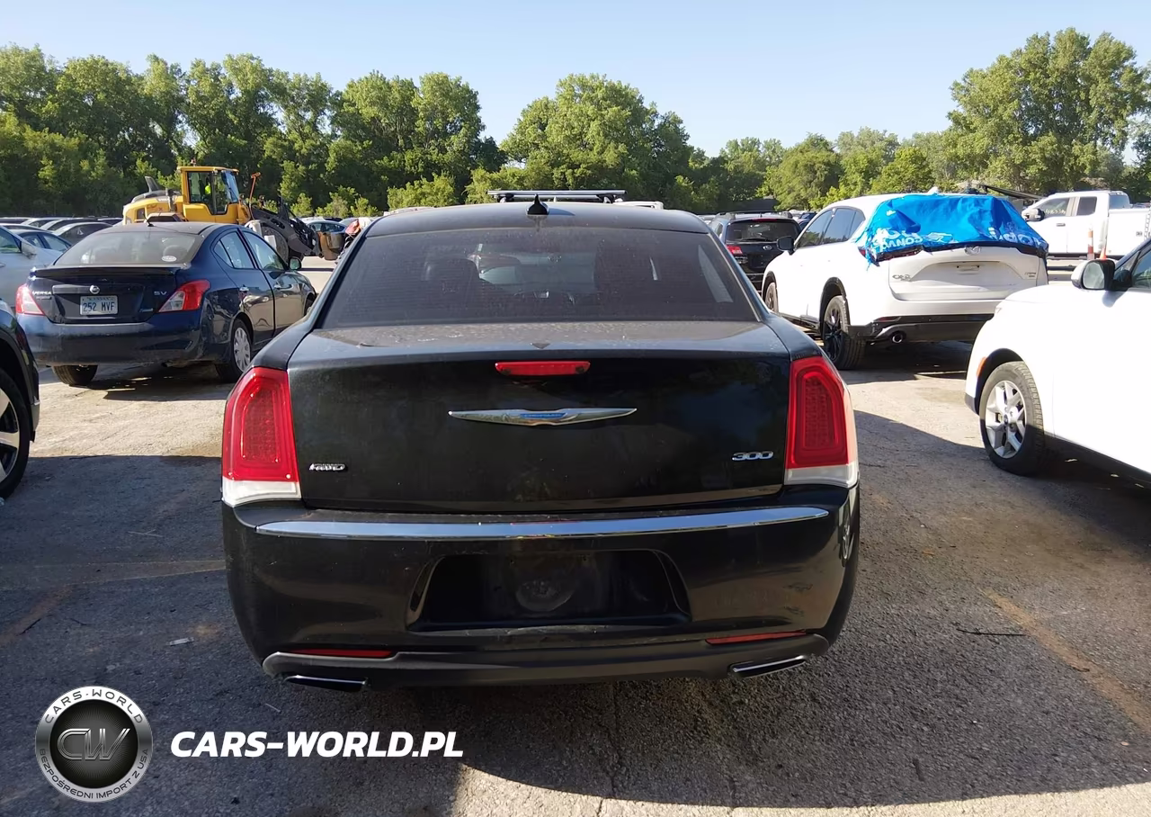 2018 Chrysler 300 Touring L Awd VIN:2C3CCARG3JH226786 - 17