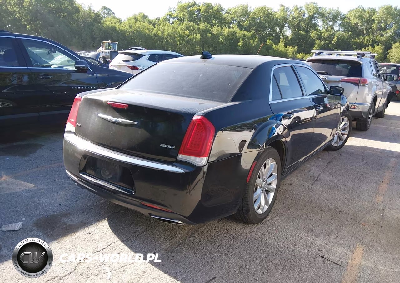 2018 Chrysler 300 Touring L Awd VIN:2C3CCARG3JH226786 - 4