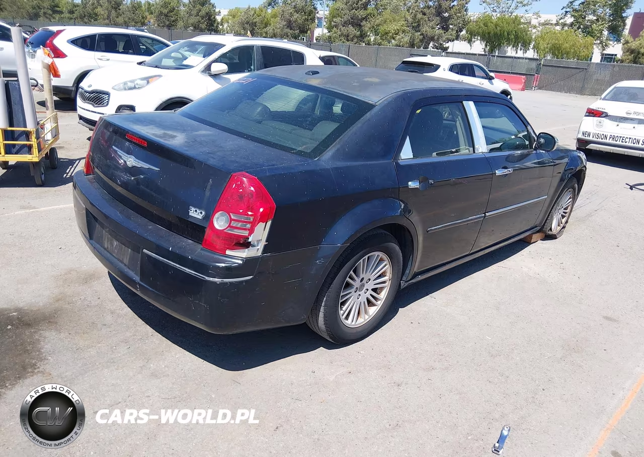 2010 Chrysler 300 Touring-Signature Series-Executive Series VIN:2C3CA5CV3AH206221 - 4