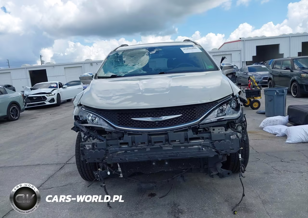 2017 Chrysler Pacifica Limited VIN:2C4RC1GG1HR764027 - 12