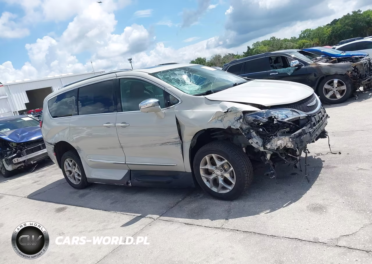 2017 Chrysler Pacifica Limited VIN:2C4RC1GG1HR764027 - 13