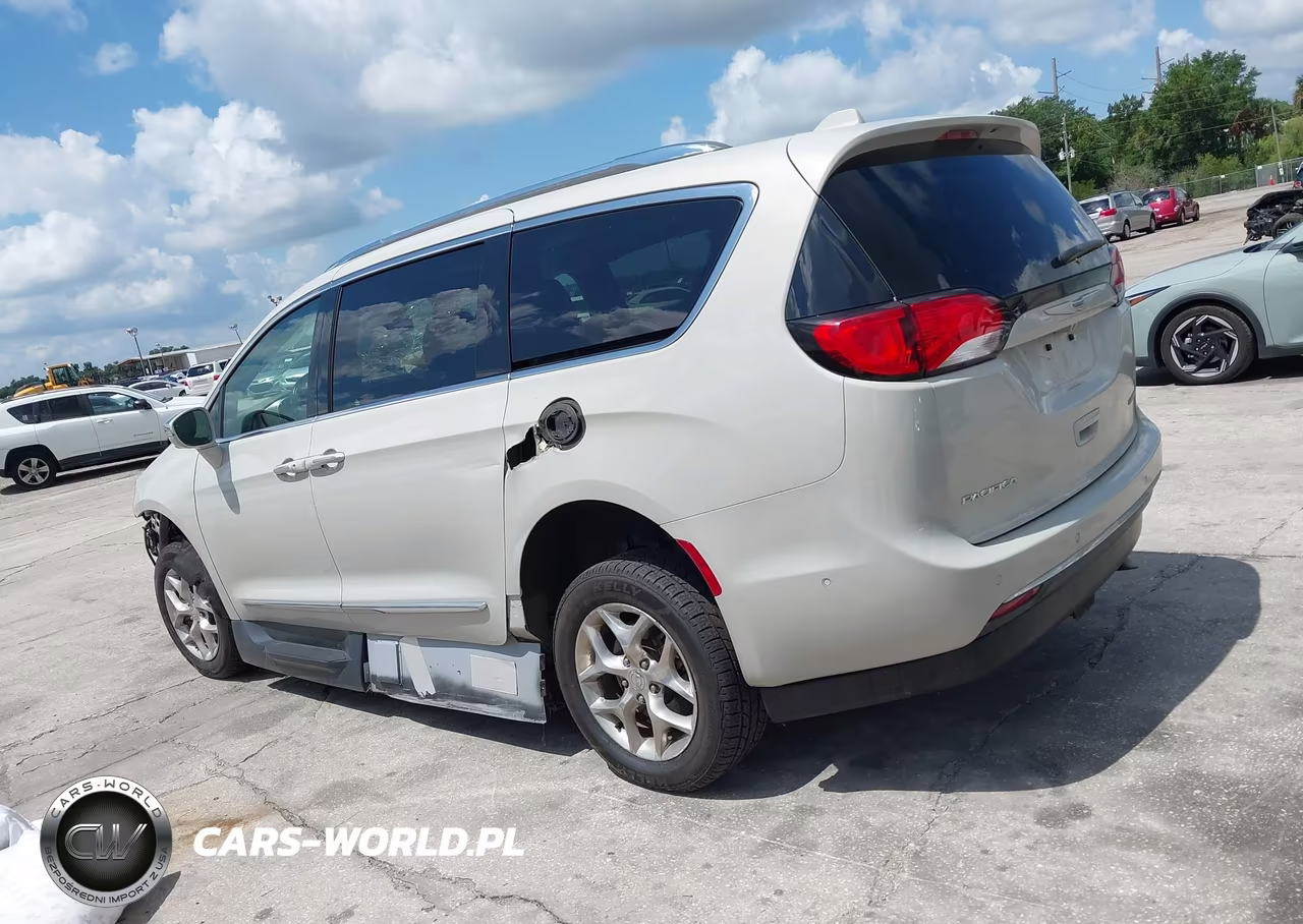 2017 Chrysler Pacifica Limited VIN:2C4RC1GG1HR764027 - 14