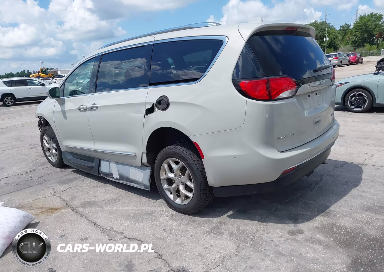 2017 Chrysler Pacifica Limited VIN:2C4RC1GG1HR764027 - 3