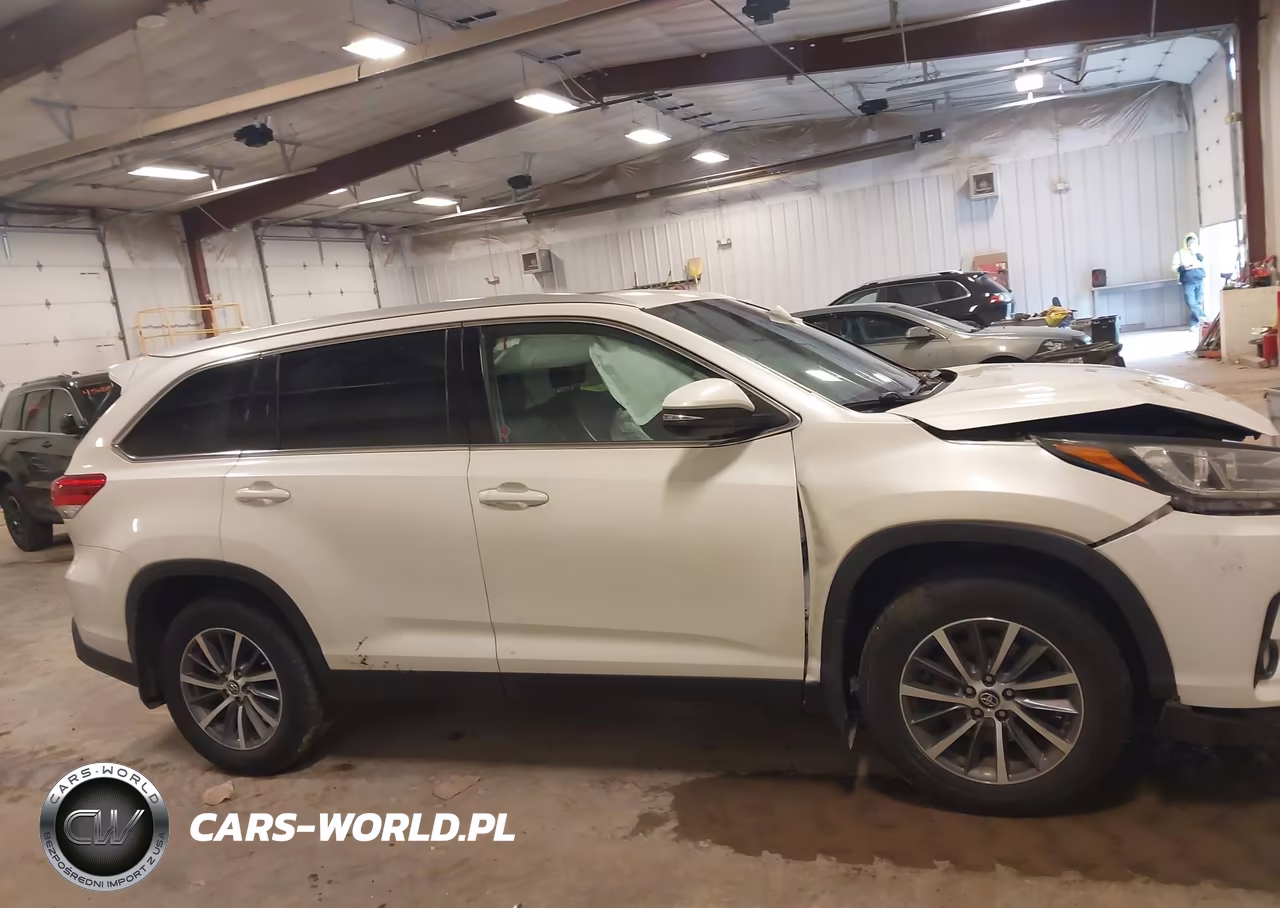 2019 Toyota Highlander Xle VIN:5TDJZRFH2KS574059 - 13