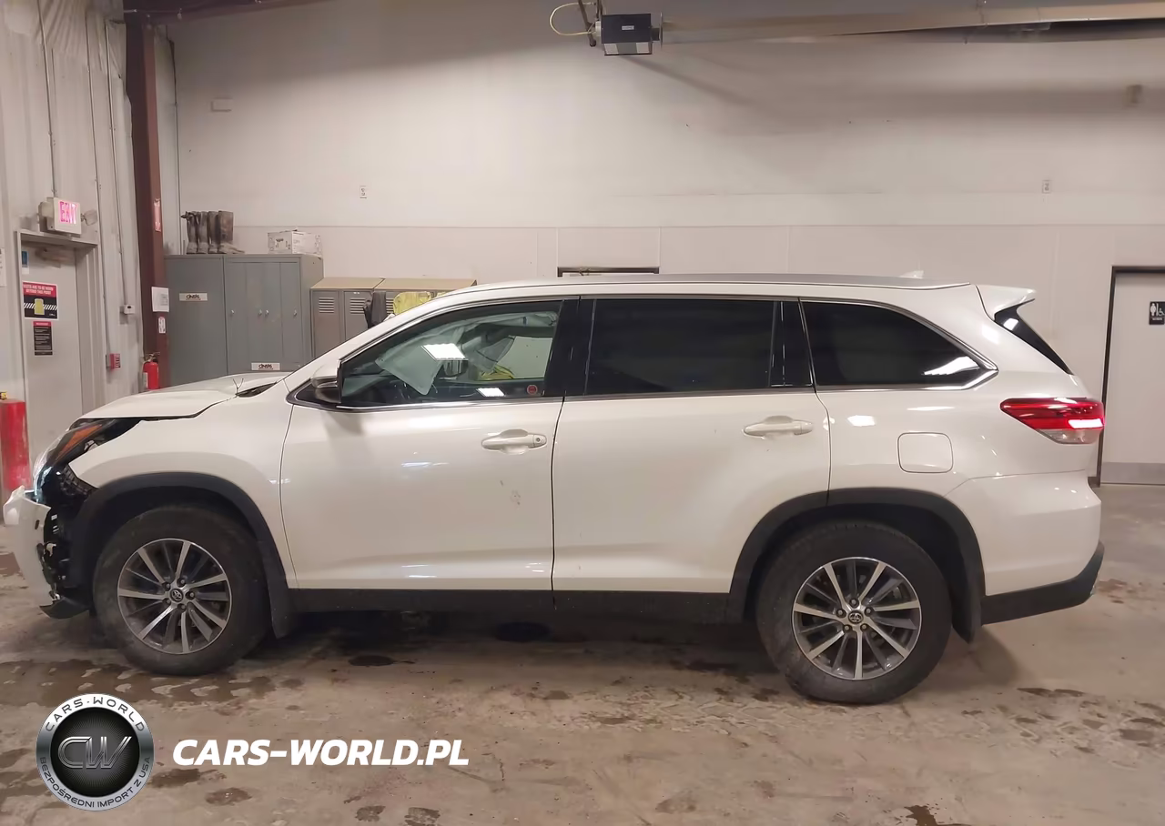 2019 Toyota Highlander Xle VIN:5TDJZRFH2KS574059 - 14