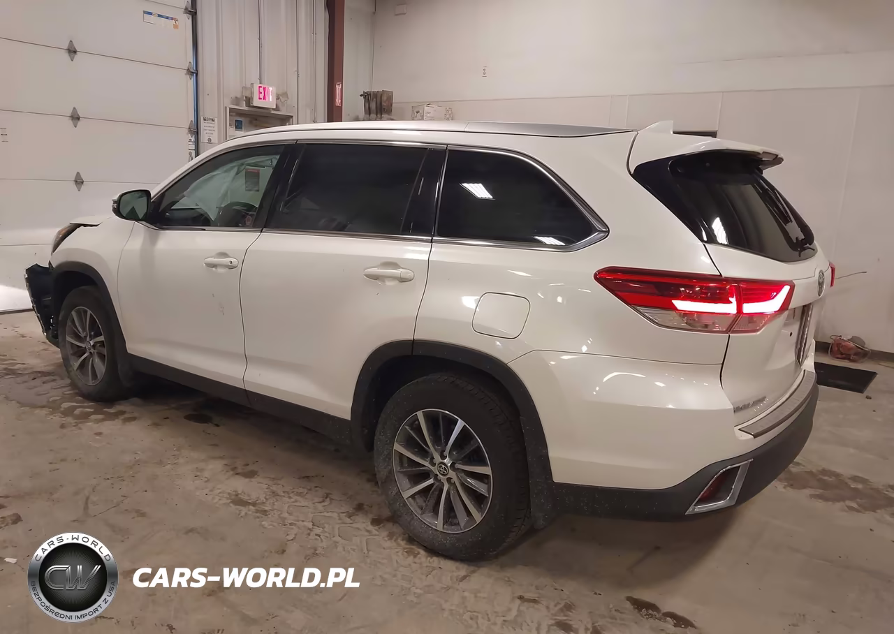 2019 Toyota Highlander Xle VIN:5TDJZRFH2KS574059 - 3