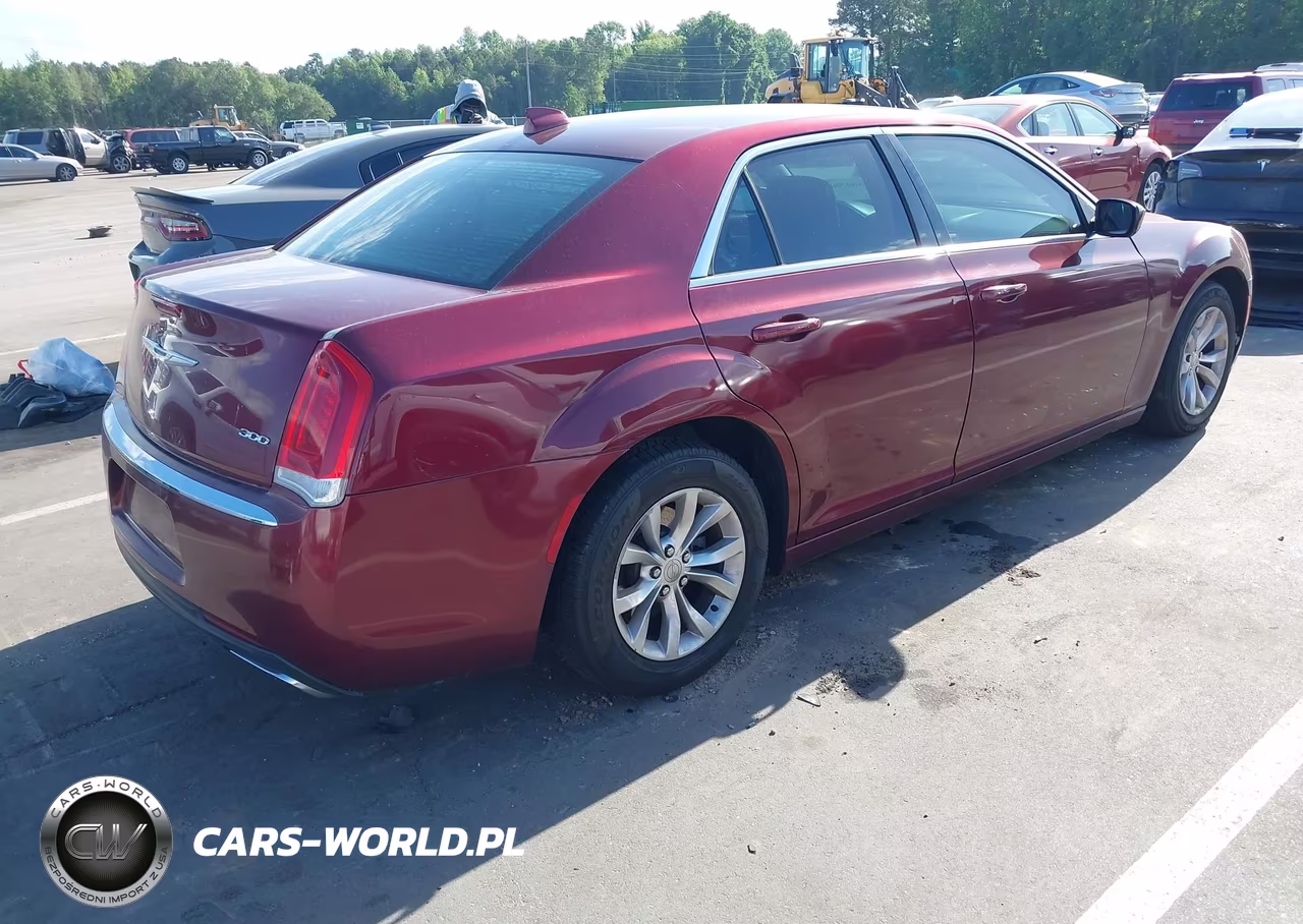 2015 Chrysler 300 Limited VIN:2C3CCAAG2FH830154 - 4