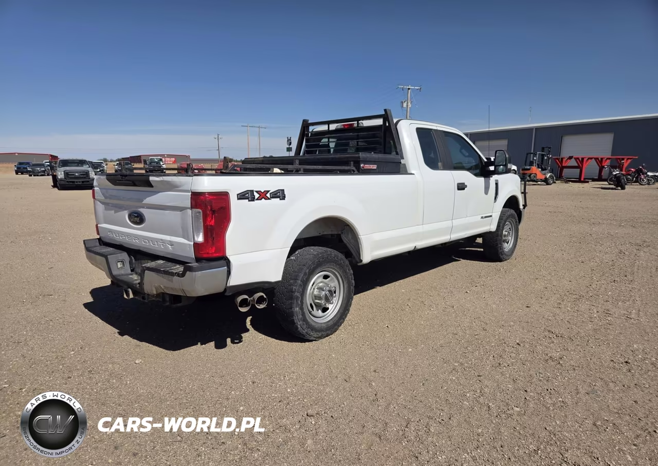 2018 Ford F-350 Xl VIN:1FT8X3BT9JEC52745 - 4