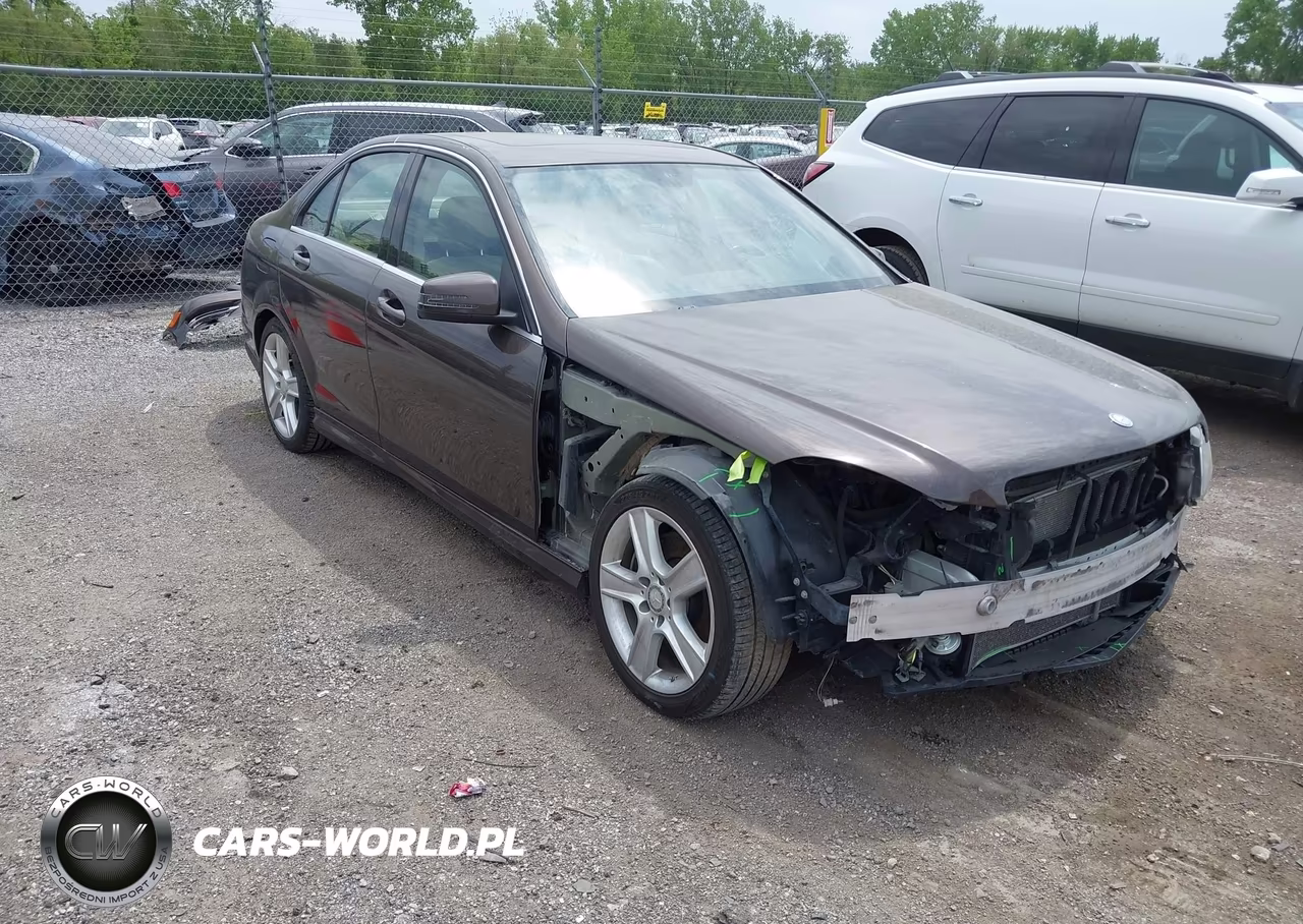 2014 Mercedes-Benz C 300 Sport 4Matic – zdjęcie 1 z 17