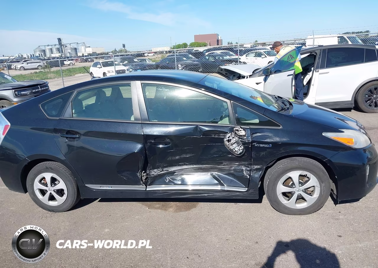 2013 Toyota Prius Three VIN:JTDKN3DU1D5640770 - 13