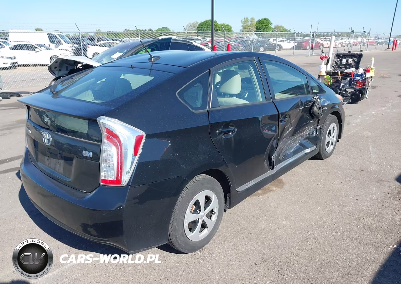 2013 Toyota Prius Three VIN:JTDKN3DU1D5640770 - 4
