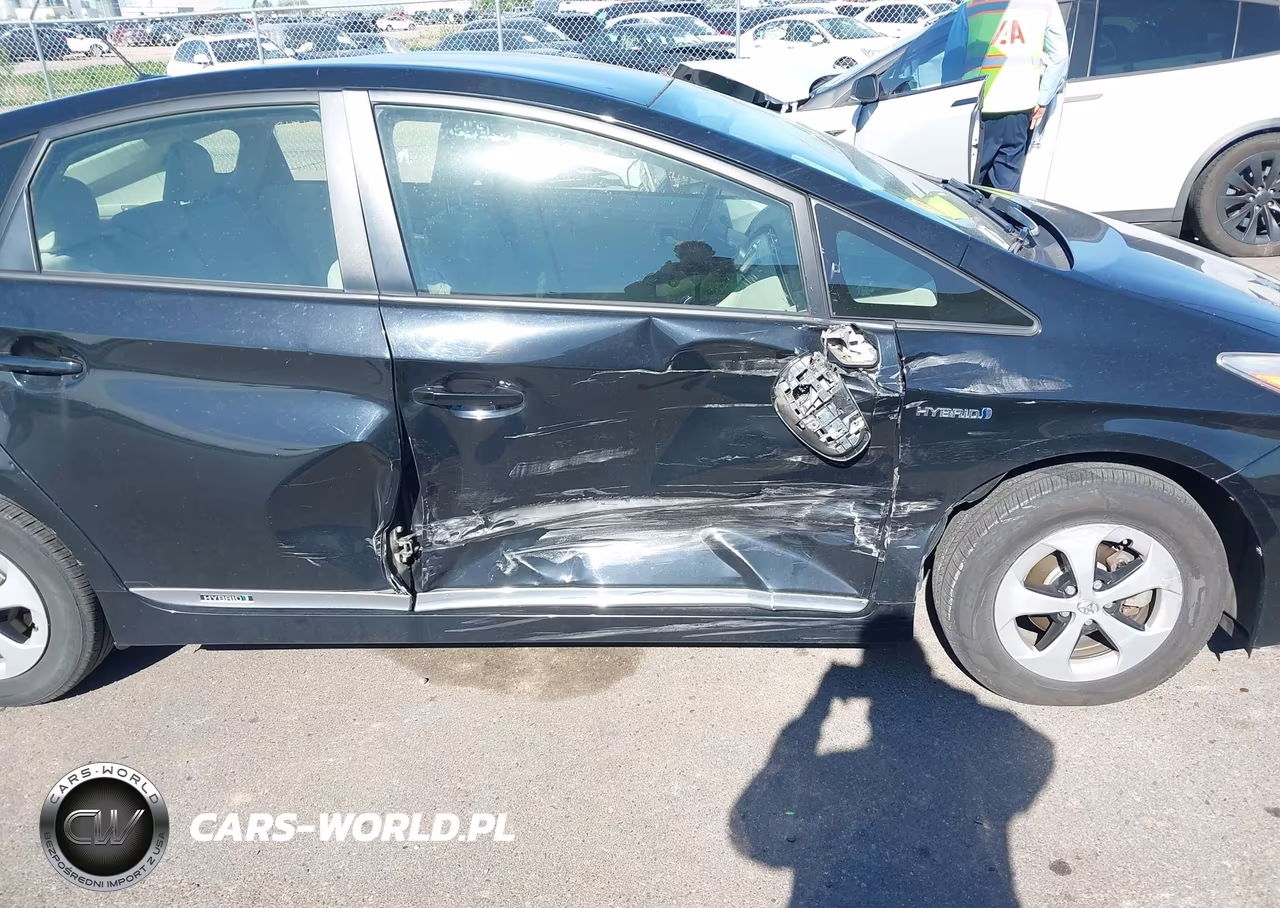 2013 Toyota Prius Three VIN:JTDKN3DU1D5640770 - 6