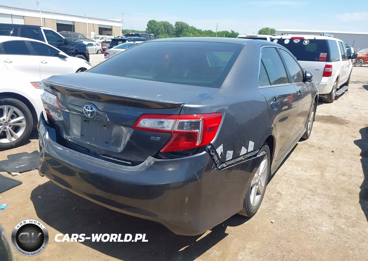 2014 Toyota Camry Se VIN:4T1BF1FK5EU304569 - 4