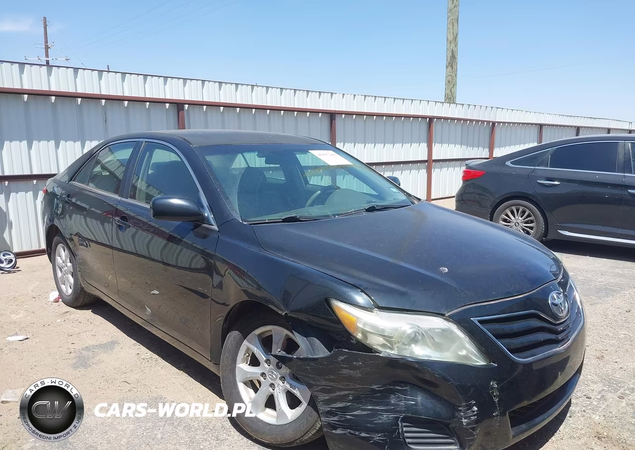 2011 Toyota Camry Le – zdjęcie 1 z 16