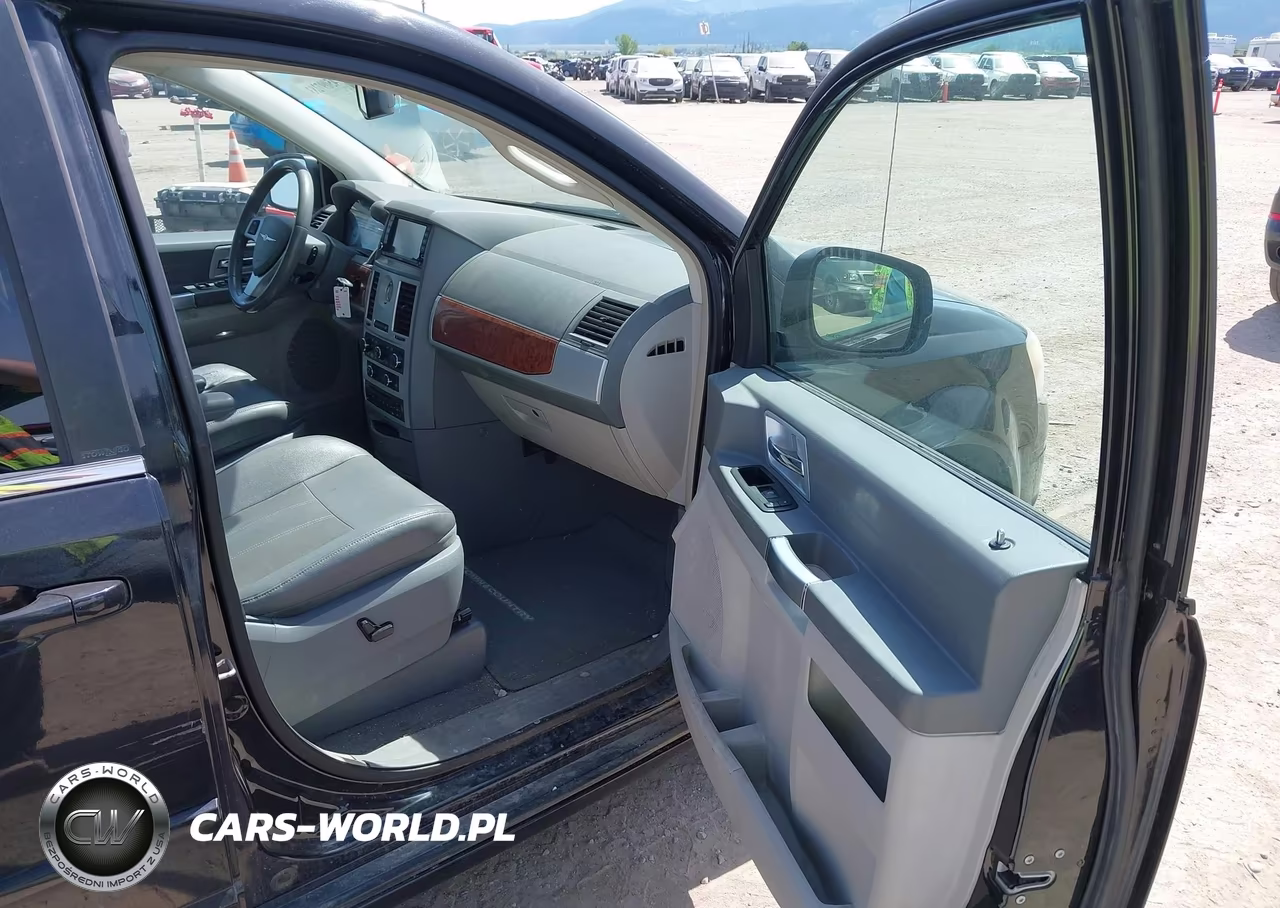 2008 Chrysler Town & Country Touring VIN:2A8HR54P98R709128 - 5