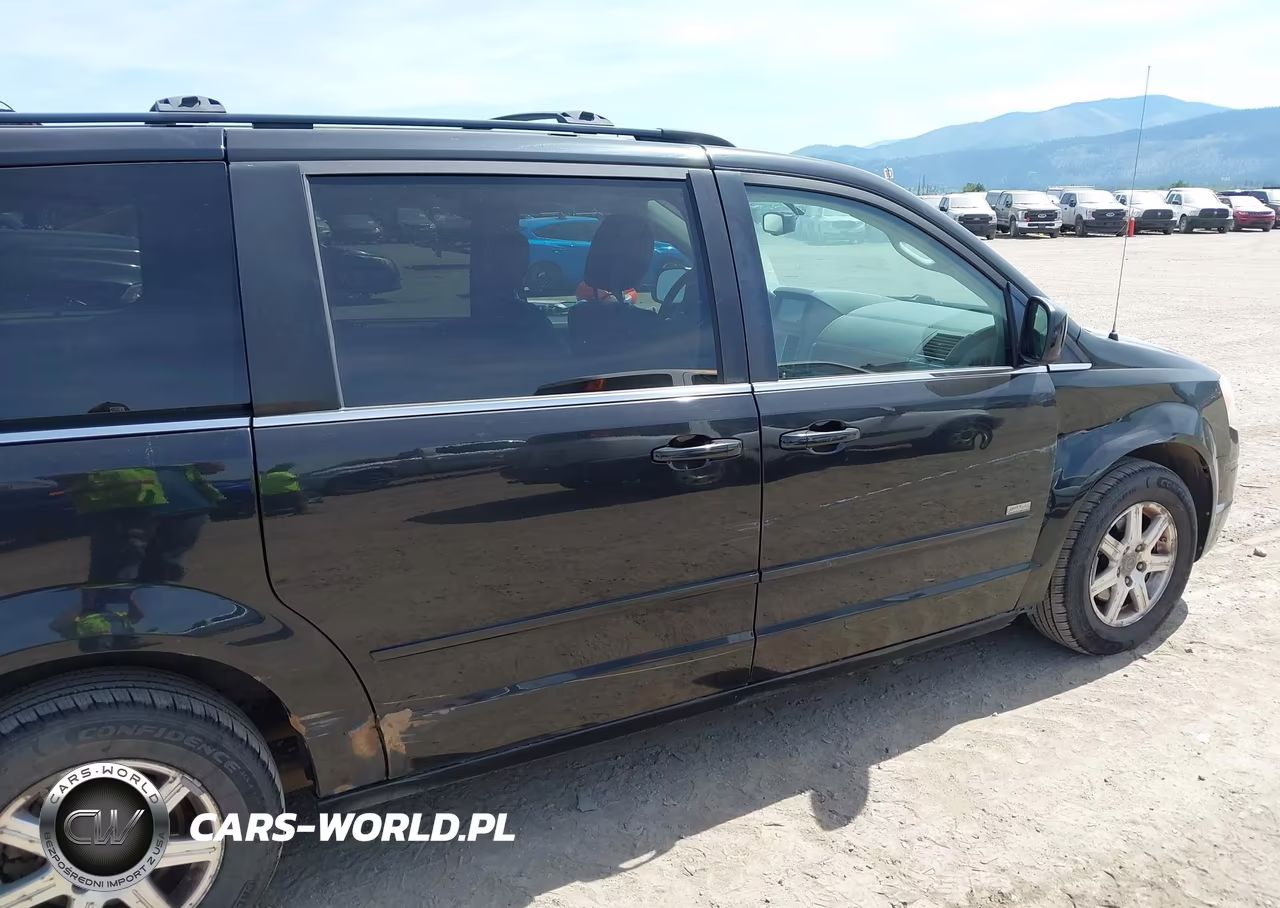 2008 Chrysler Town & Country Touring VIN:2A8HR54P98R709128 - 6