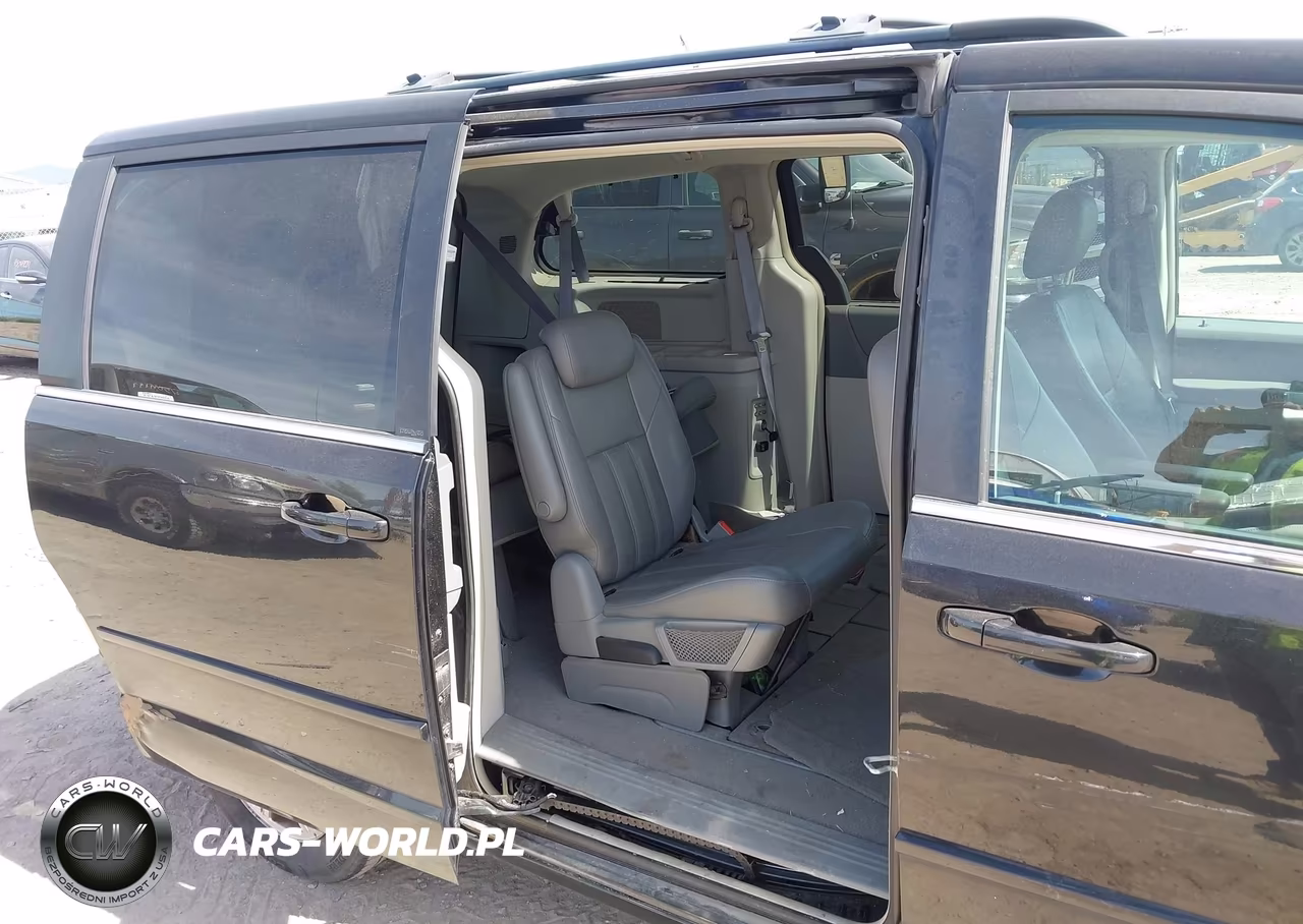 2008 Chrysler Town & Country Touring VIN:2A8HR54P98R709128 - 8