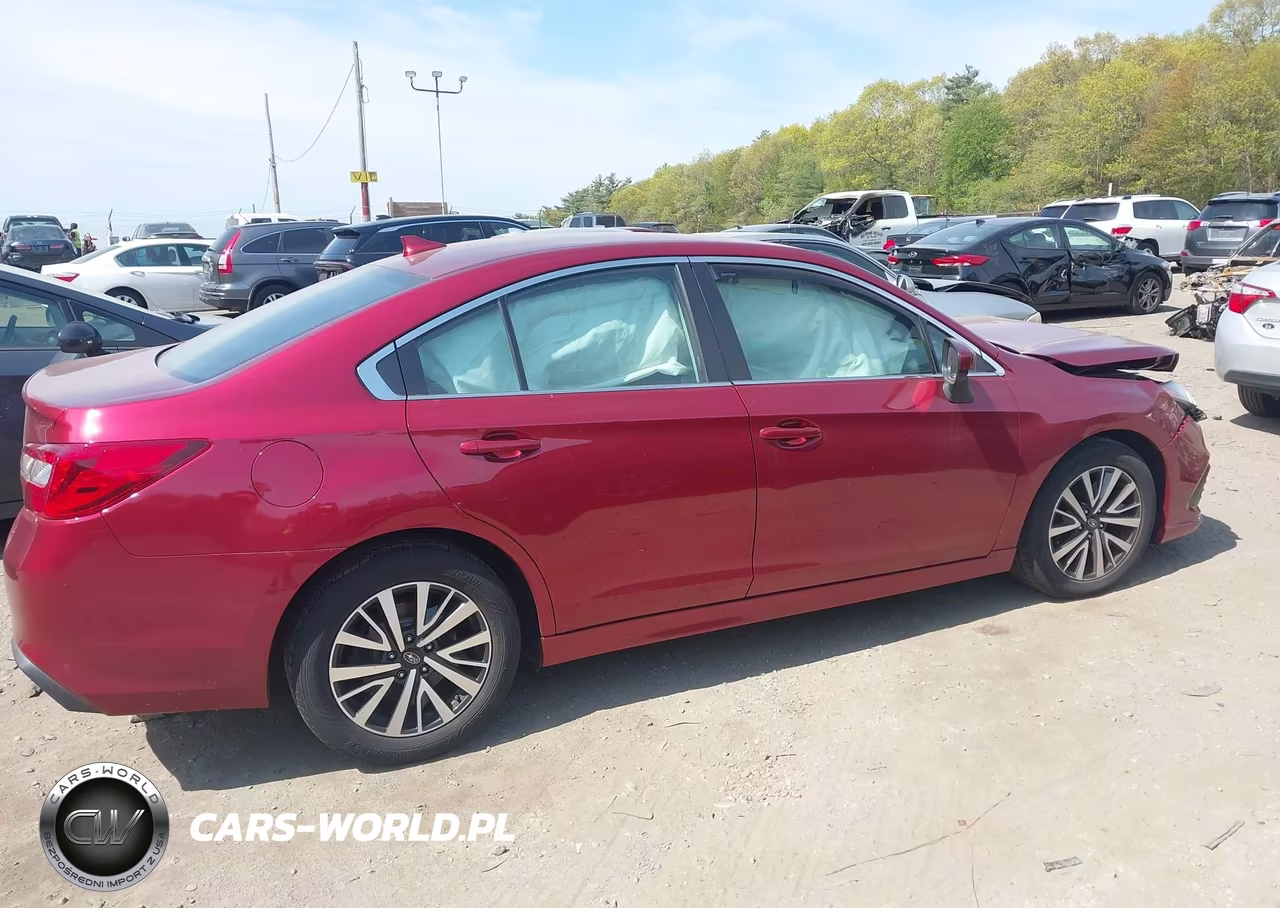 2018 Subaru Legacy 2.5I Premium VIN:4S3BNAC66J3009933 - 13